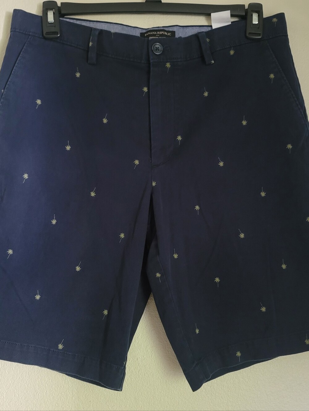 Banana Republic Men's Navy Palm Print Shorts - Picture 2 of 9